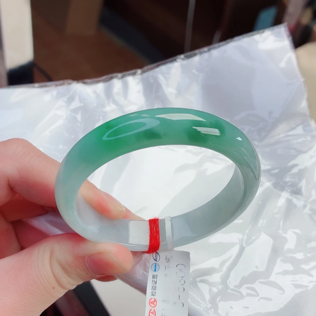 翡翠手镯未镶嵌天然翡翠A货