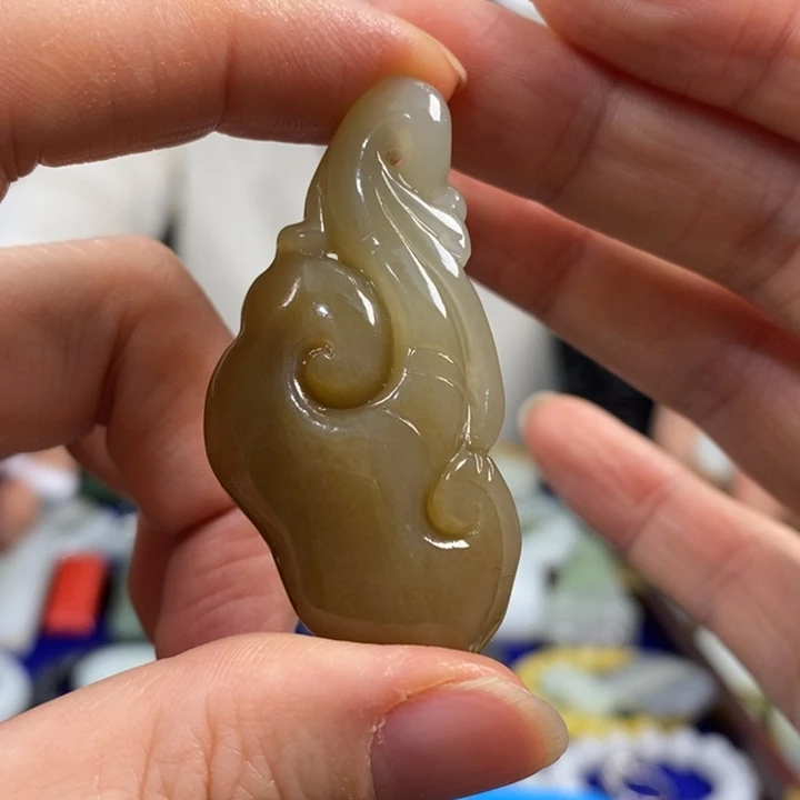 D***吴和田玉未镶嵌颈饰