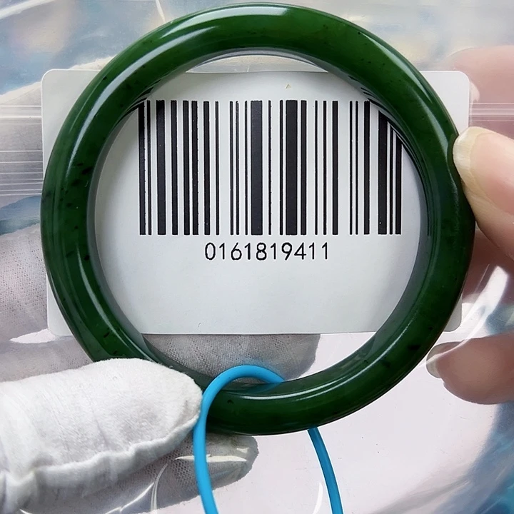 艳***购和田玉未镶嵌手镯微瑕61