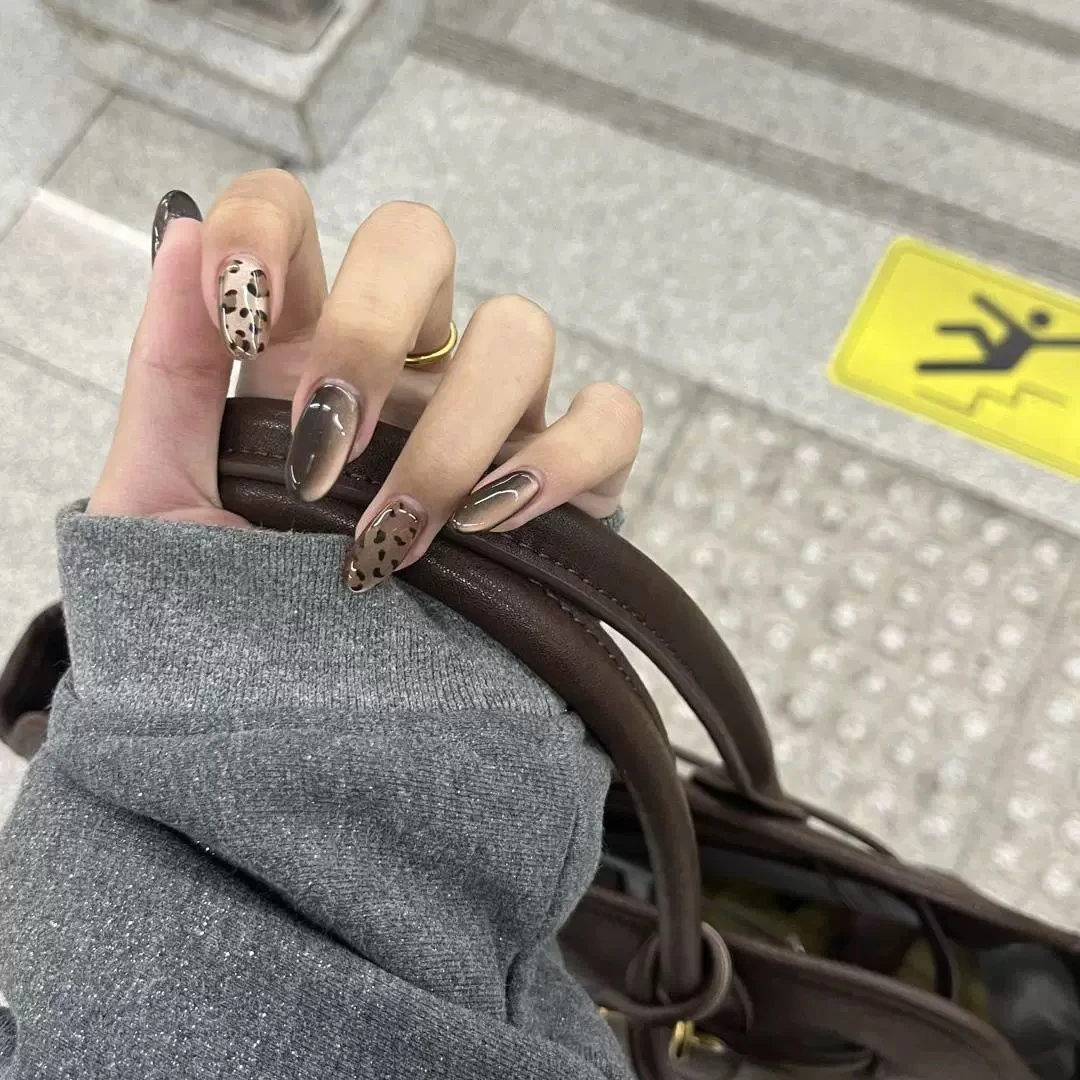 豹纹猫眼2025年新款秋冬手工穿戴甲中长高级感甜酷美甲显白定制