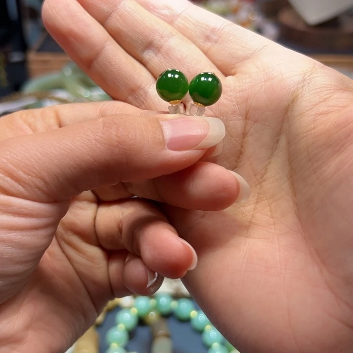 颈饰18K金镶嵌和田玉