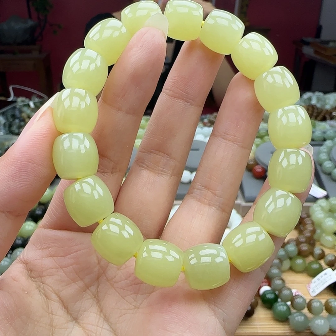 若***是未镶嵌手链和田玉