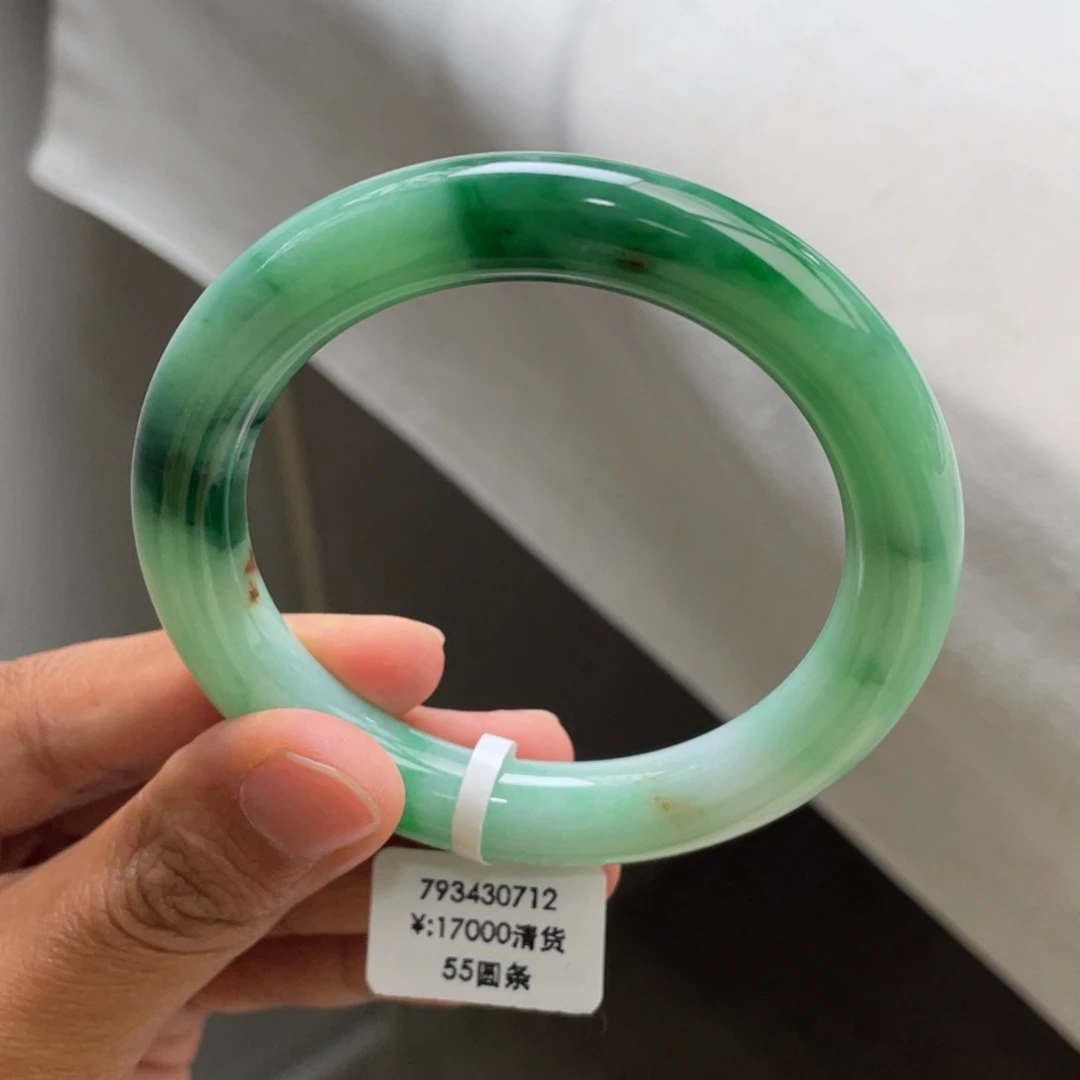 未镶嵌手镯翡翠回流/绿底飘辣色圆条（捡漏）