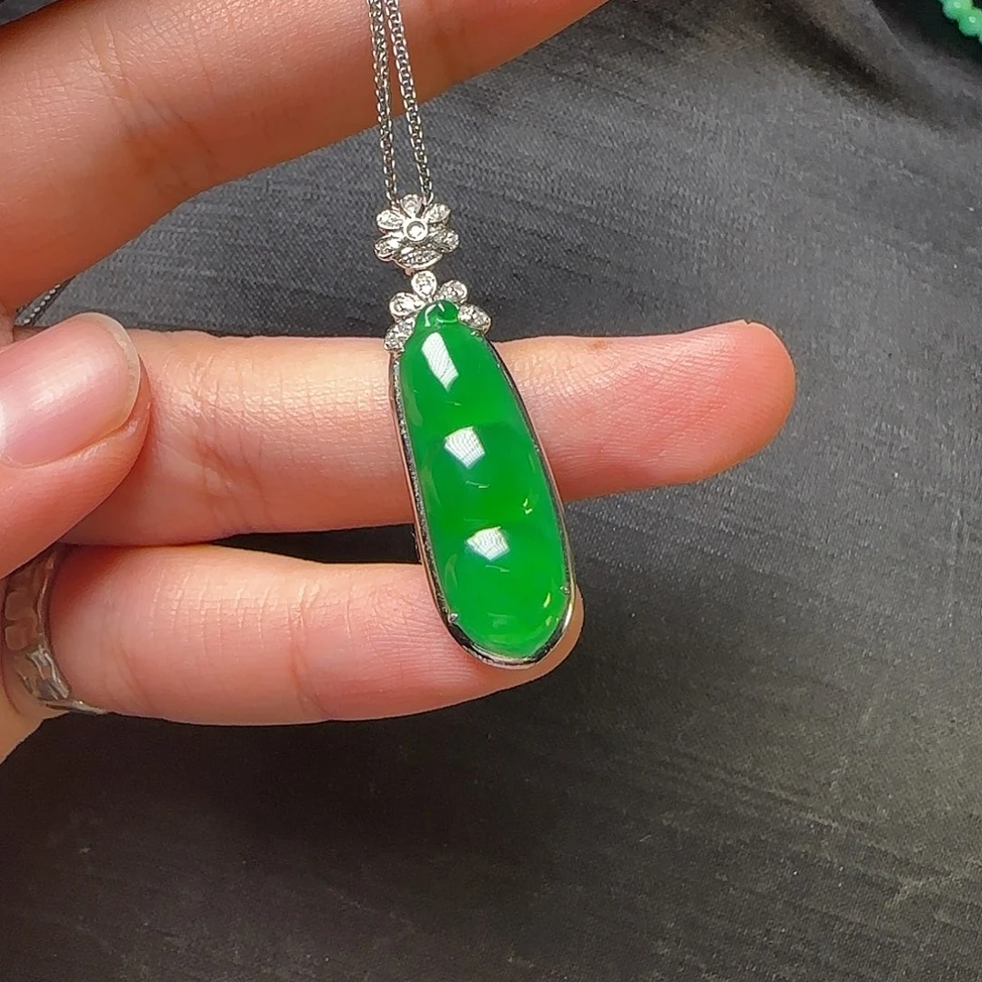 翡翠颈饰18K金镶嵌翡翠