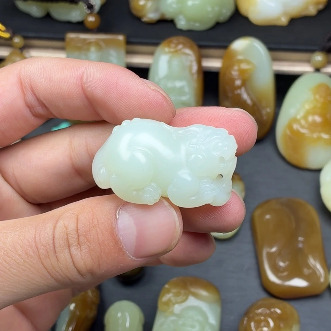 和田玉（糖玉）未镶嵌颈饰