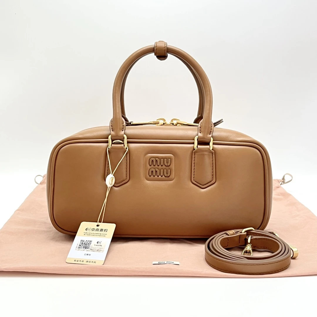 95新 MIU MIU/缪缪 Arcadie焦糖色金扣保龄球中号手提单肩包62115
