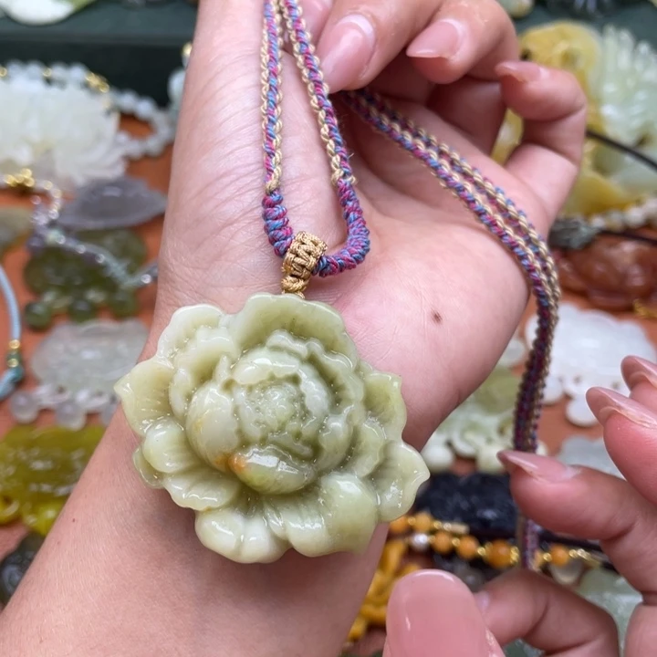 蛇纹石玉未镶嵌吊坠