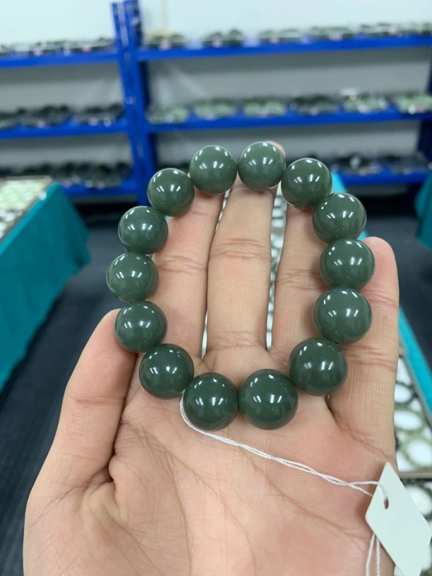 A315纯天然新疆沙枣清和田玉卡15+16