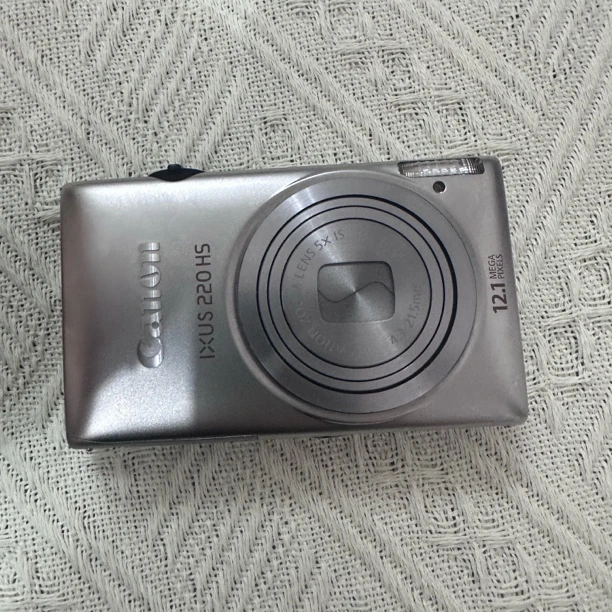 95新 Canon/佳能 ixus220 机皇带实况 1210w像素 5倍变焦 mo退换