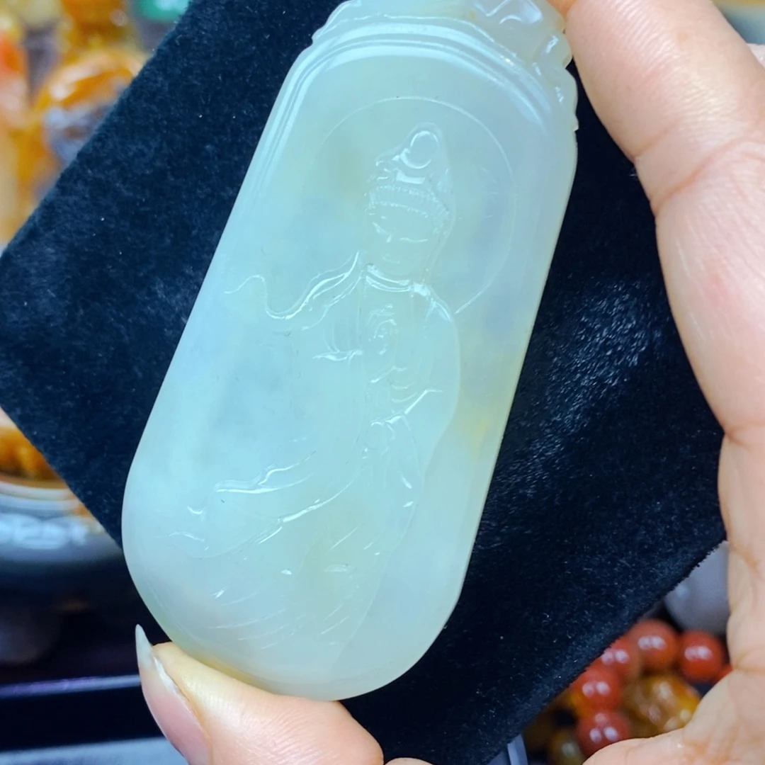 未镶嵌石英质玉（黄龙玉）颈饰