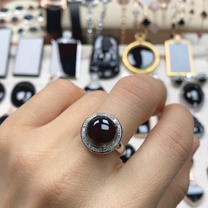 翡翠18K金镶嵌戒指