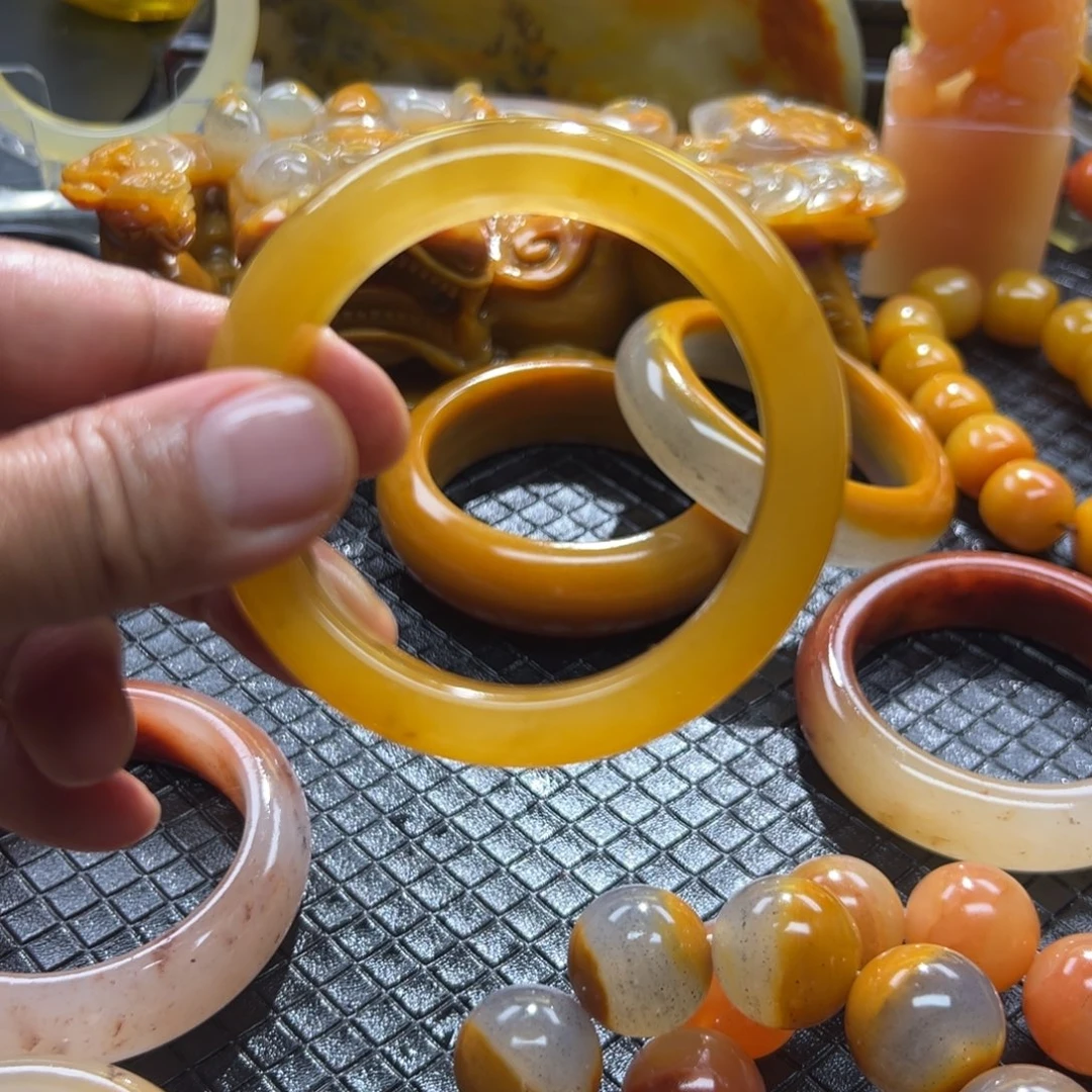 石英质玉未镶嵌颈饰