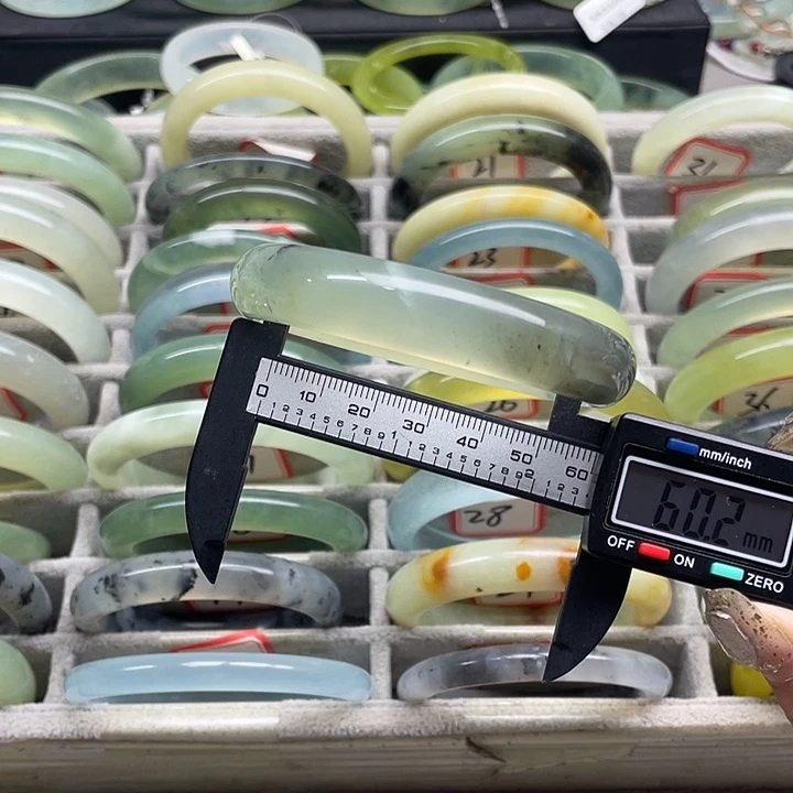 蛇纹石玉未镶嵌手镯32