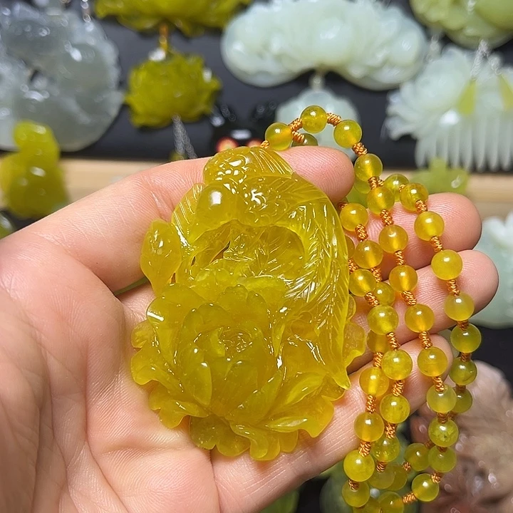 蛇纹石玉未镶嵌颈饰