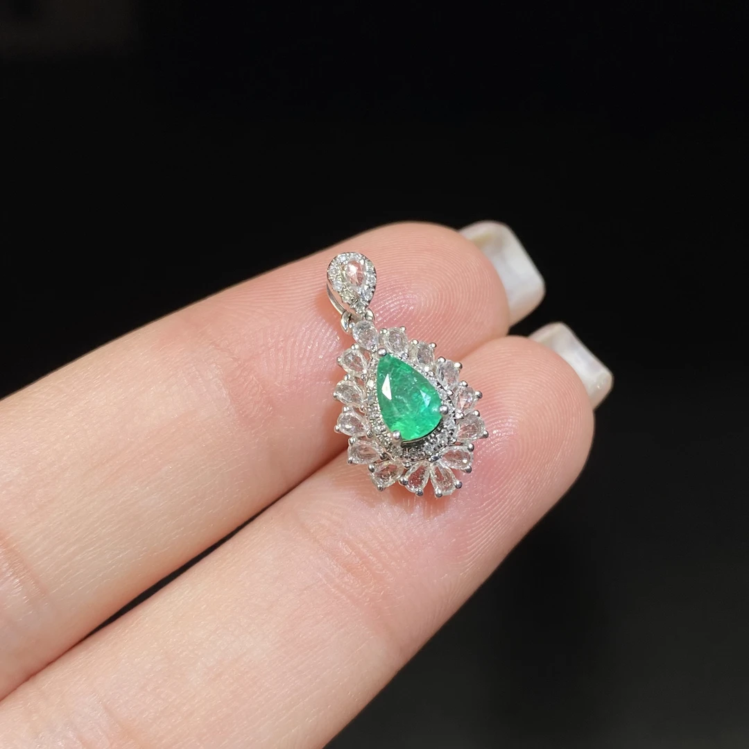 18K祖母绿吊坠YG03243381