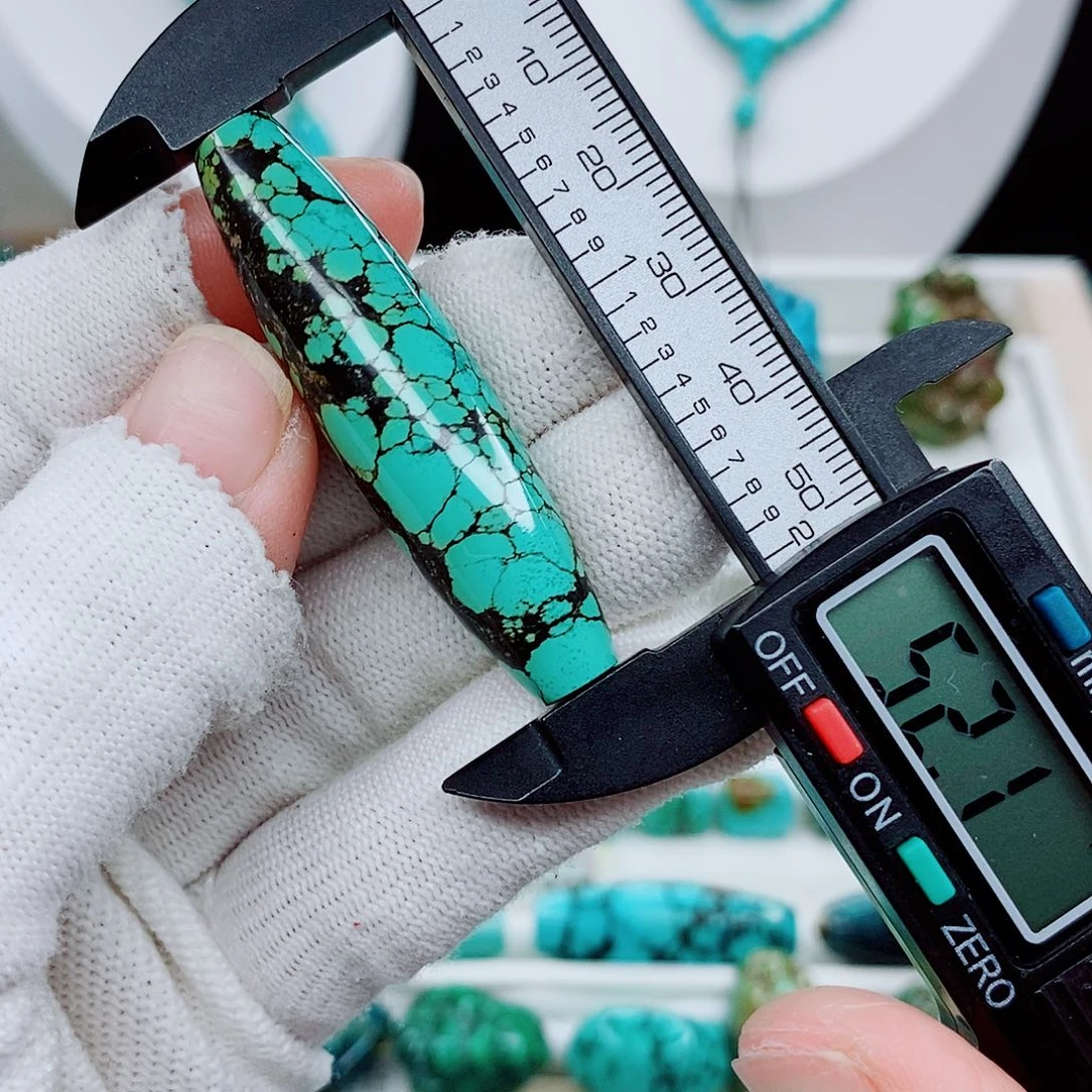 未镶嵌绿松石颈饰