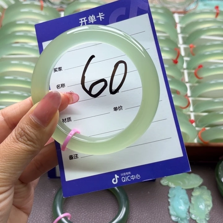 嘻***嘻岫玉未镶嵌手镯手镯