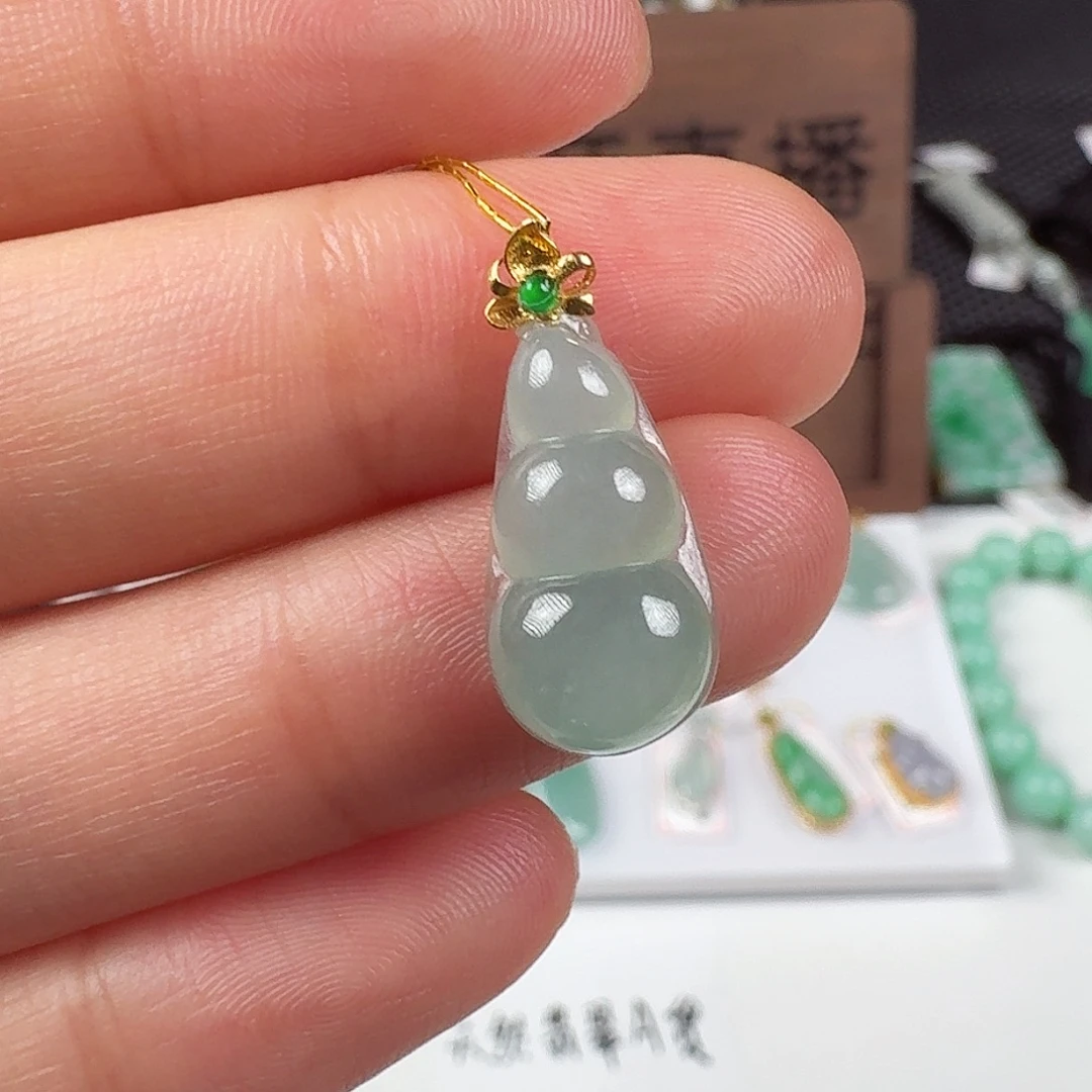 翡翠18K金镶嵌颈饰