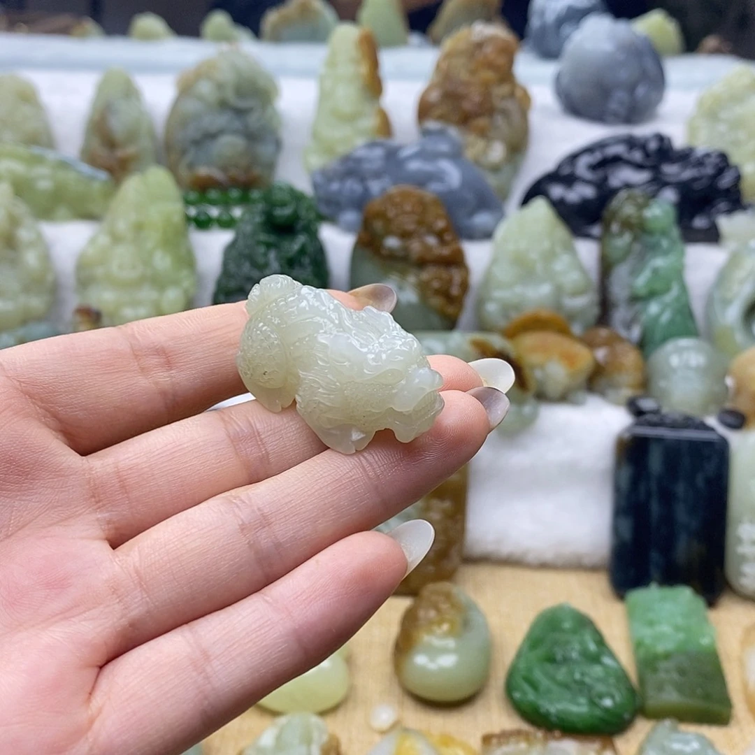 和田玉未镶嵌颈饰