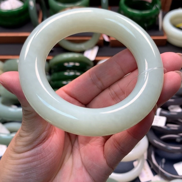【闪购商品】未镶嵌手镯和田玉