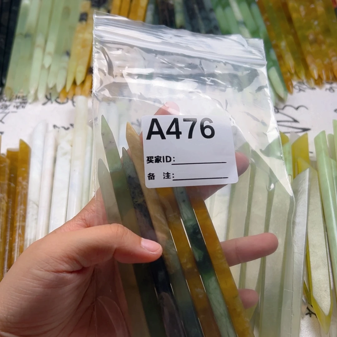 橙***子未镶嵌蛇纹石玉颈饰