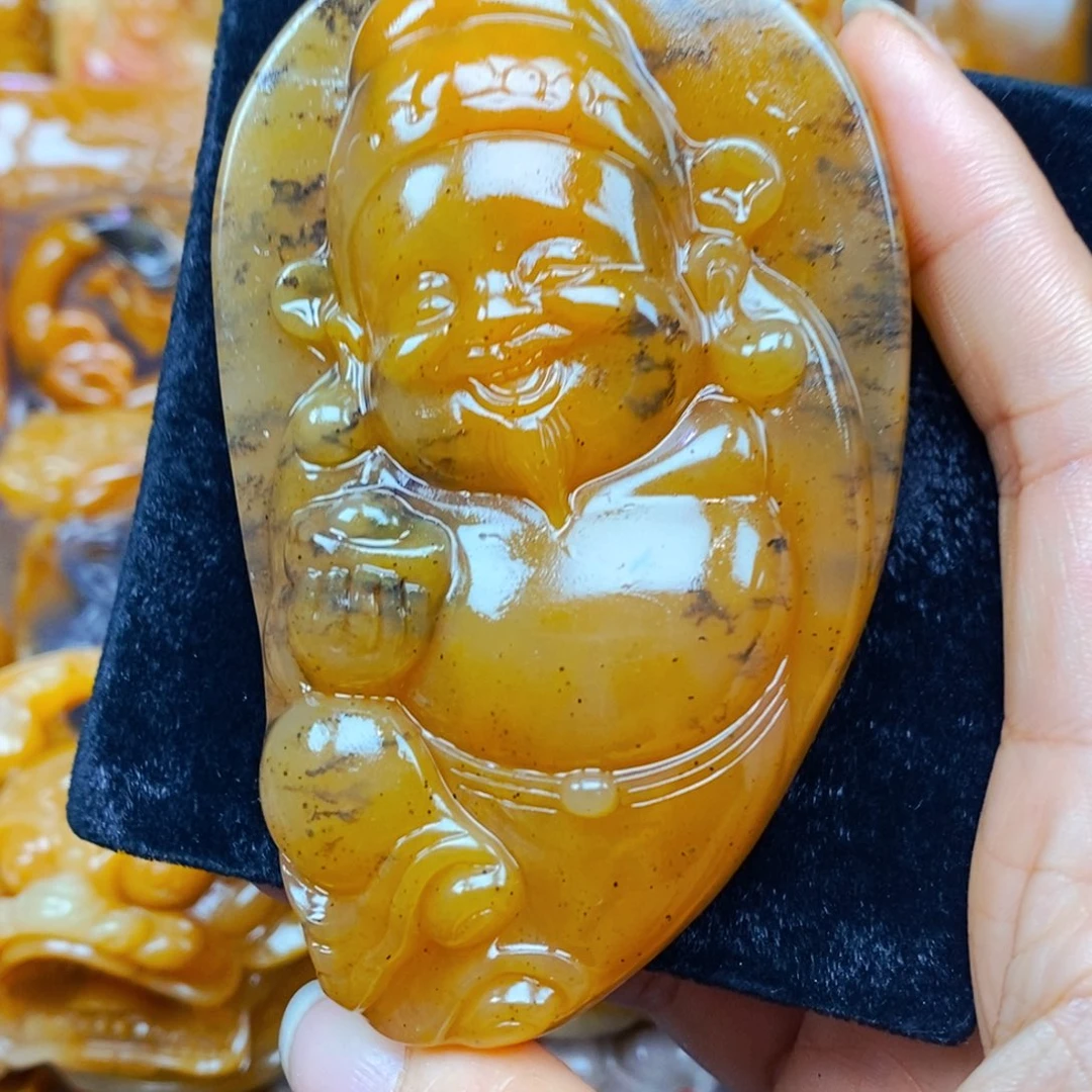 未镶嵌石英质玉（黄龙玉）颈饰
