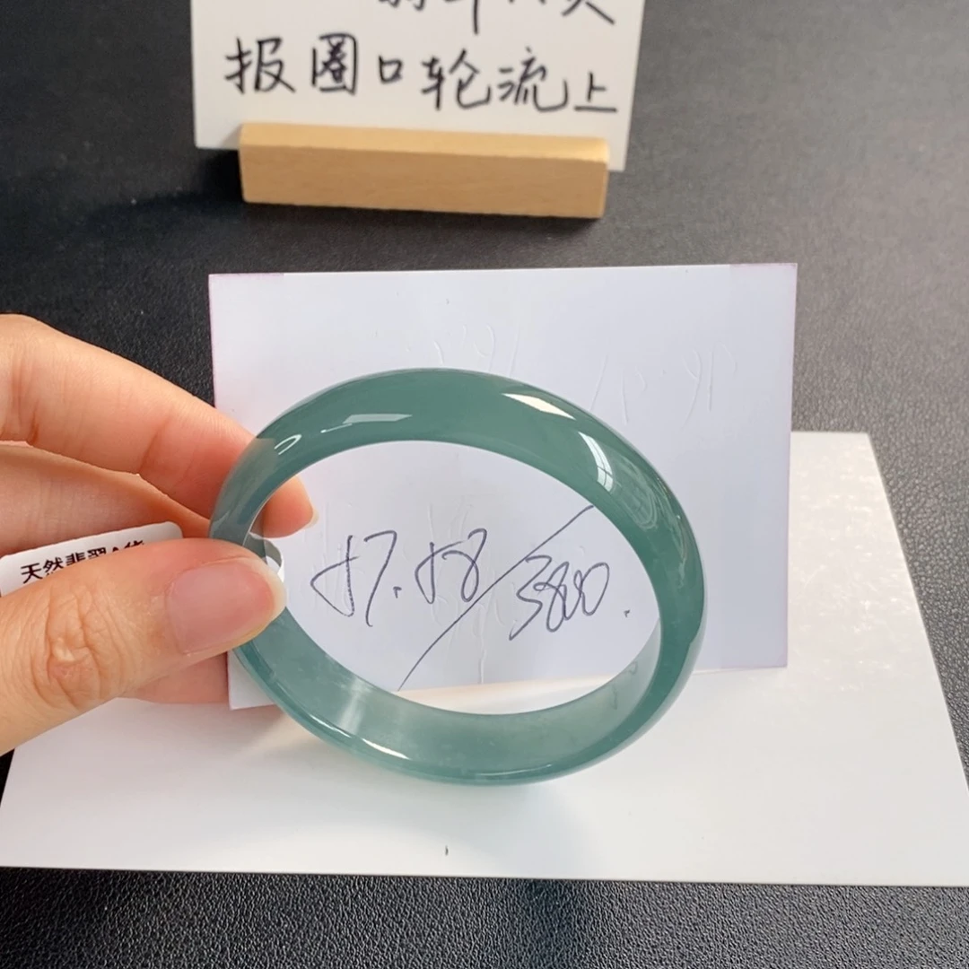 翡翠手镯未镶嵌天然翡翠