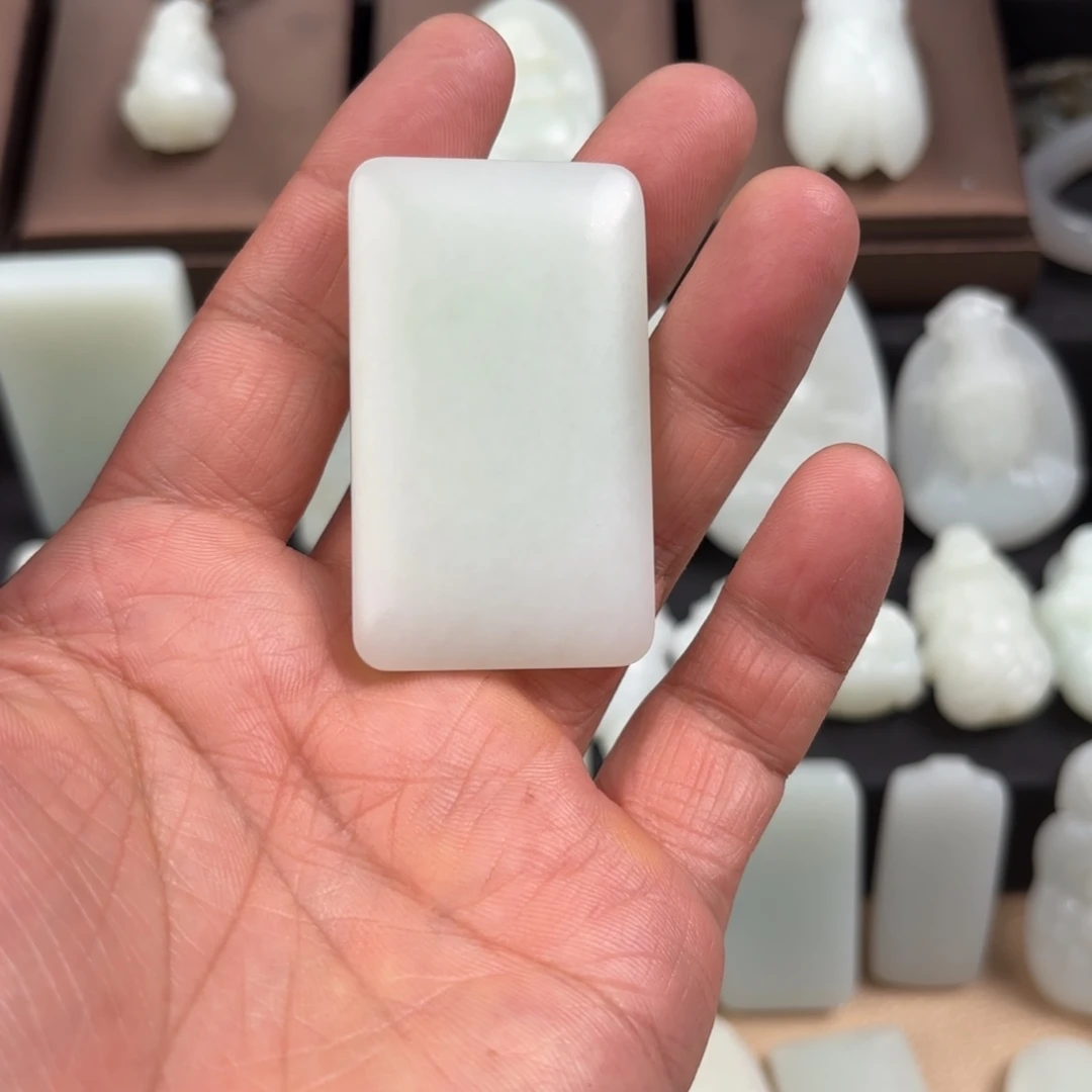 你***吗和田玉未镶嵌颈饰