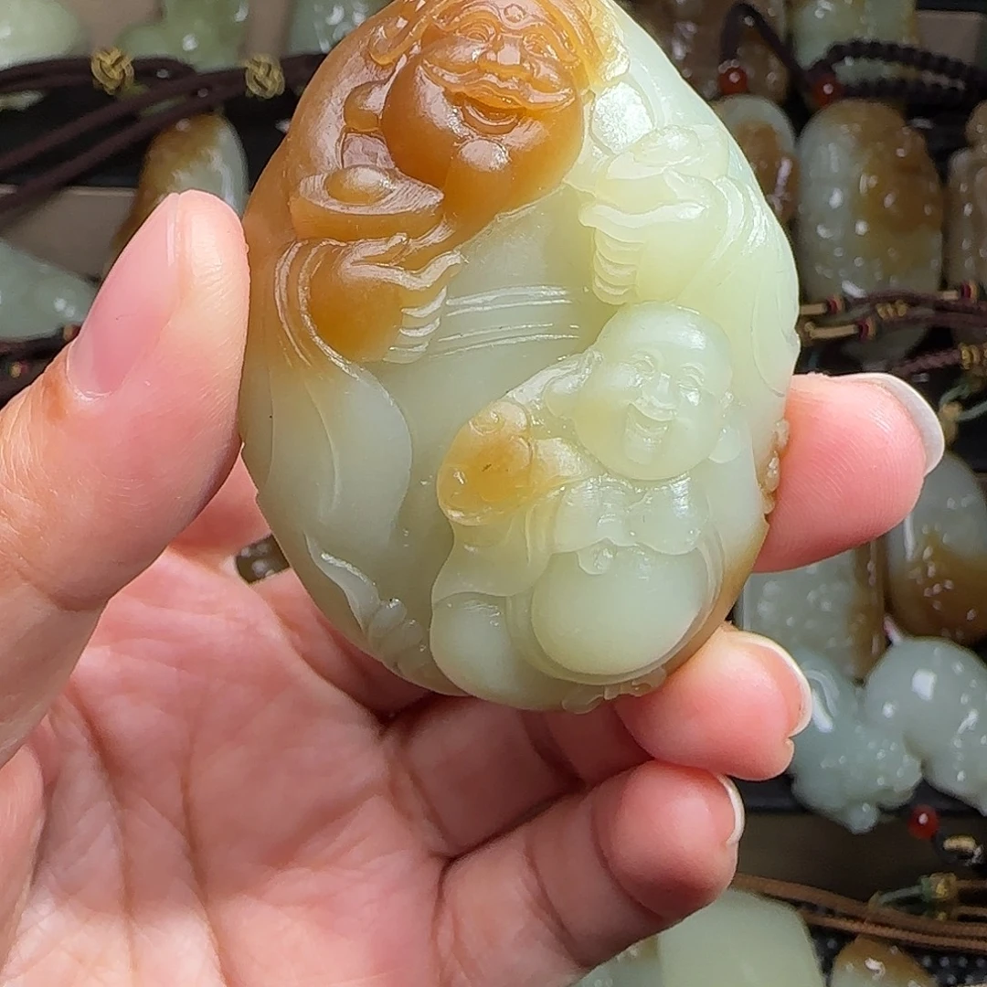 余***！和田玉未镶嵌颈饰