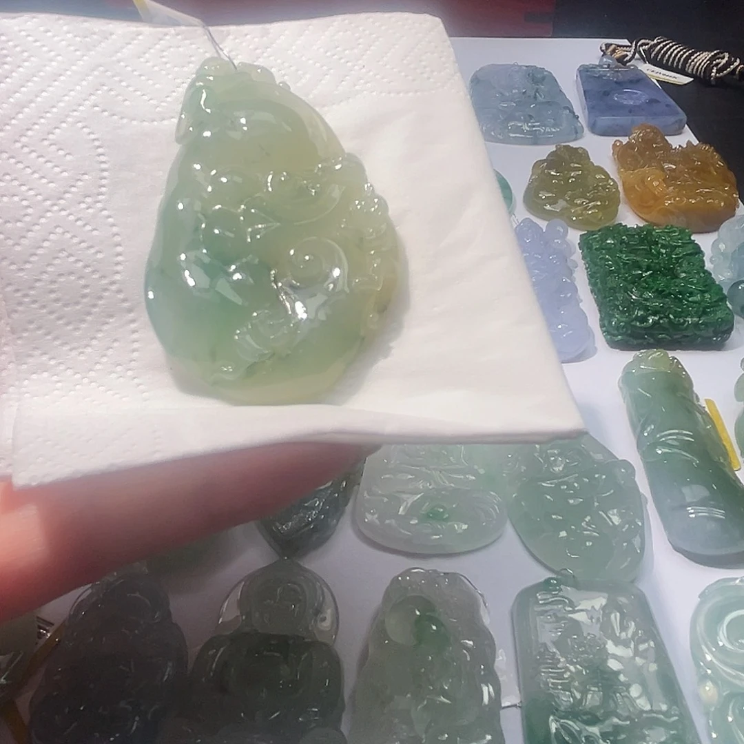 翡翠未镶嵌颈饰吊坠