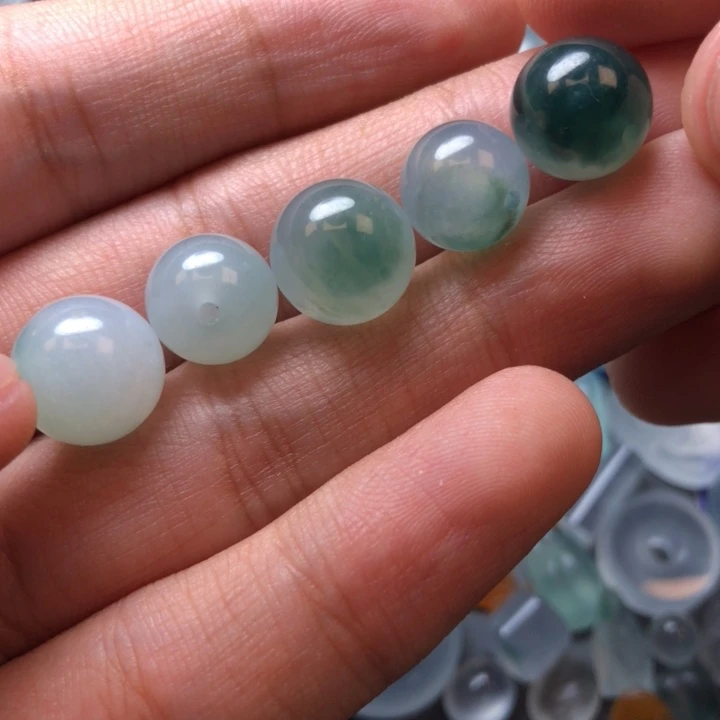 定制翡翠未镶嵌挂件