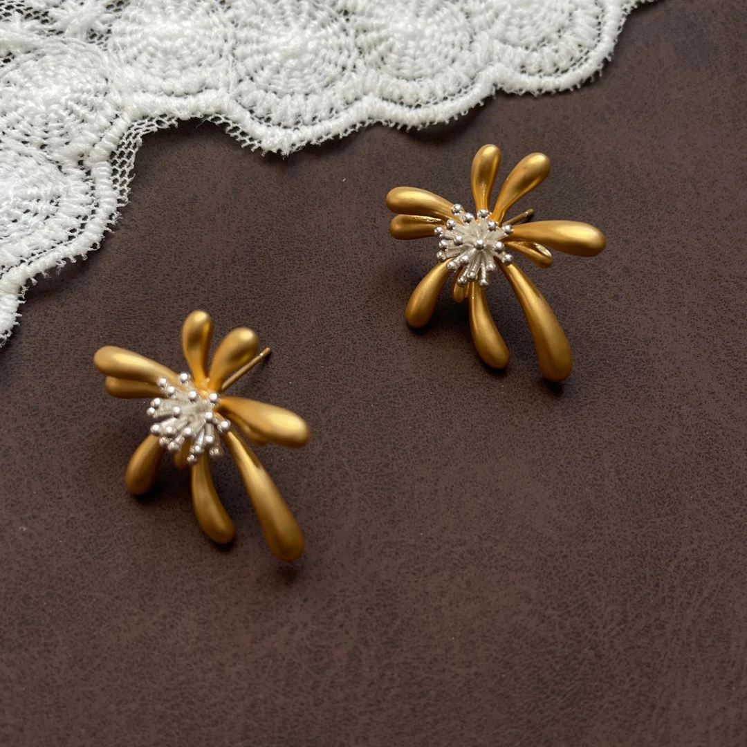 铜合金耳饰 金色银色拉丝撞色款花朵哑光气质法式轻奢中古耳钉