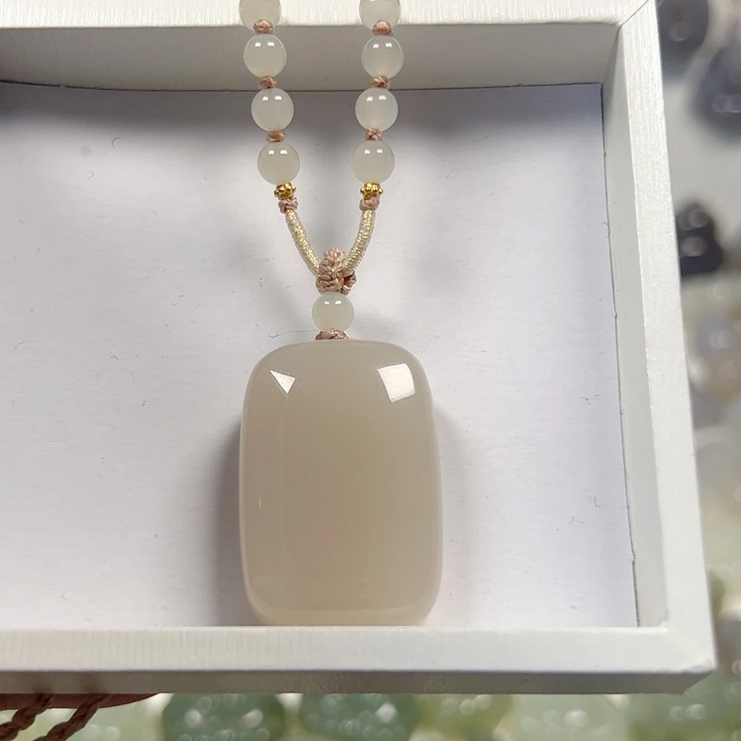 颈饰未镶嵌和田玉