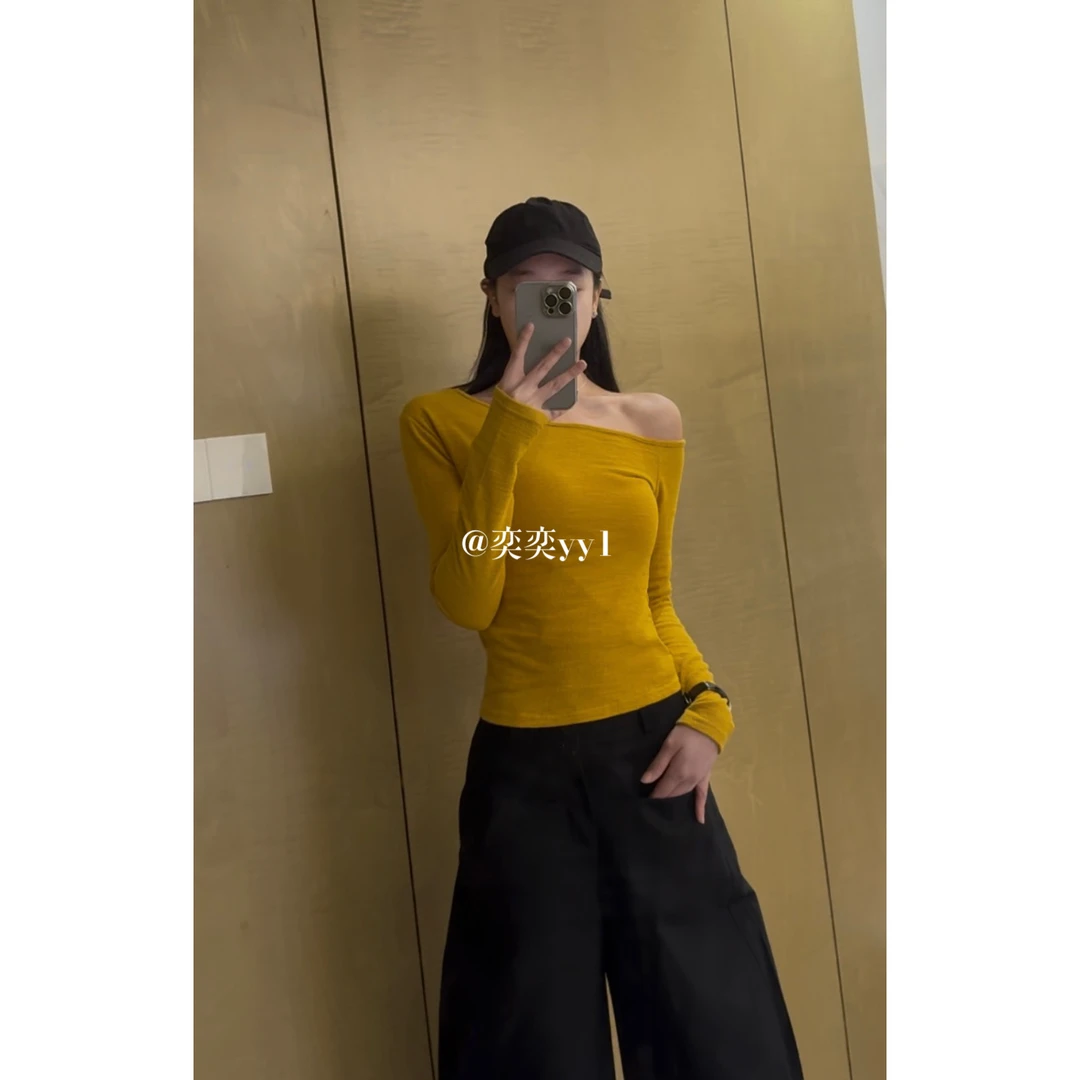 纯欲辣妹黄色斜肩长袖t恤女2025春夏新款收腰显瘦内搭打底衫上衣