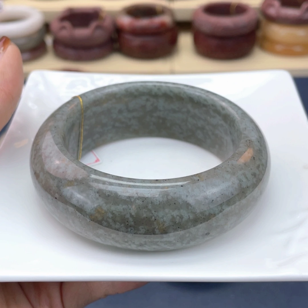 【闪购商品】石英质玉手镯未镶嵌绝**度