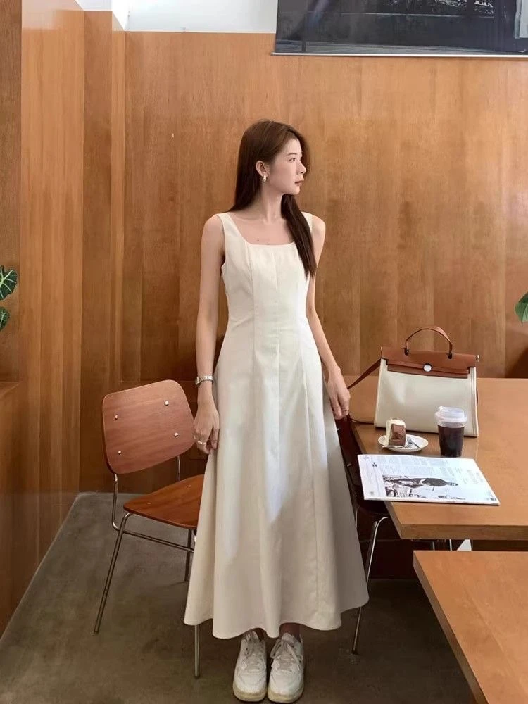 2025夏季新款法式白色时尚气质方领吊带裙温柔风收腰显瘦长裙子女