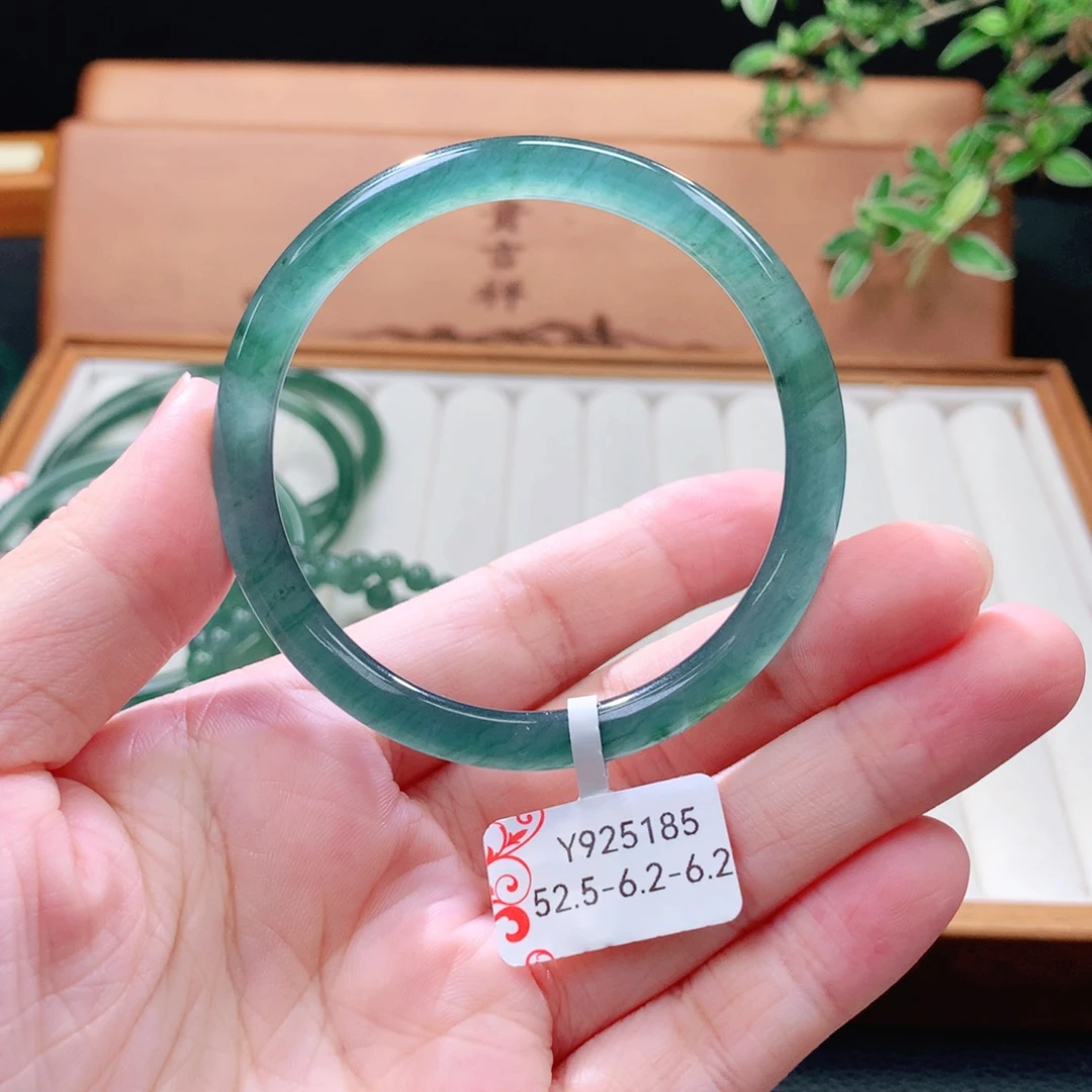 翡翠未镶嵌手镯（圆镯）