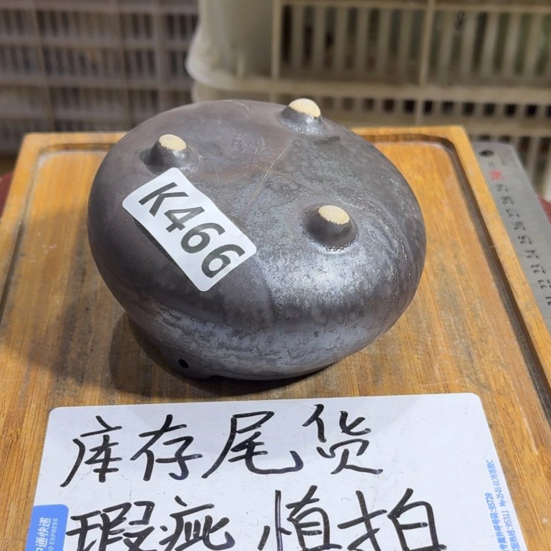 瑕疵介意勿拍陶瓷器皿A144底部瑕疵介意勿拍