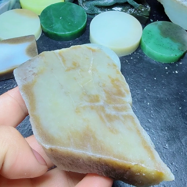 和田玉（糖玉）未镶嵌珠宝奇石