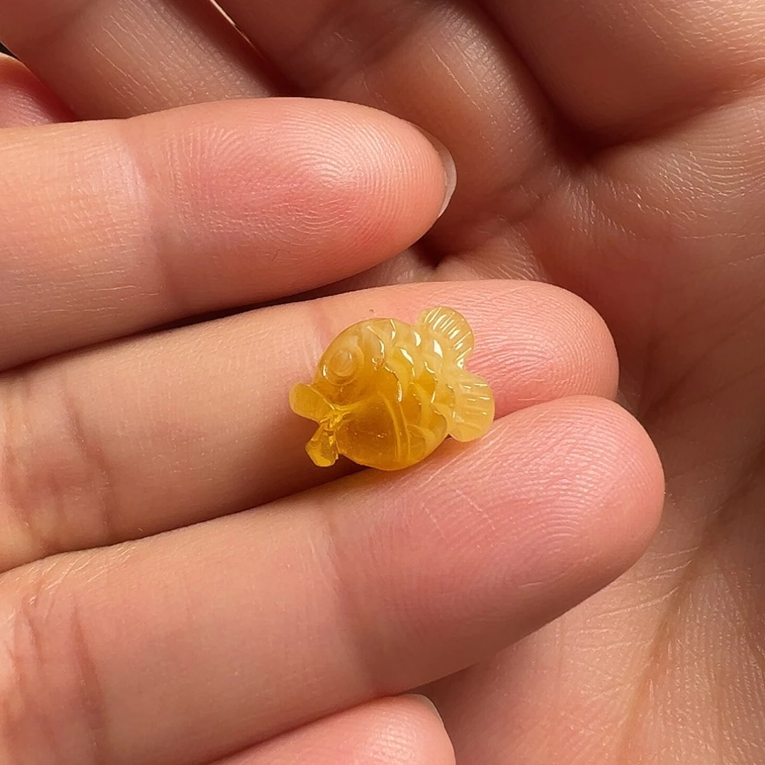 蜜蜡颈饰未镶嵌小鱼