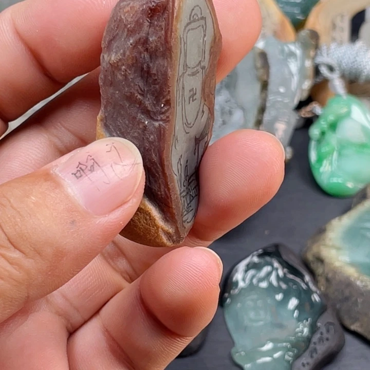 翡翠未镶嵌颈饰翡翠自在观音
