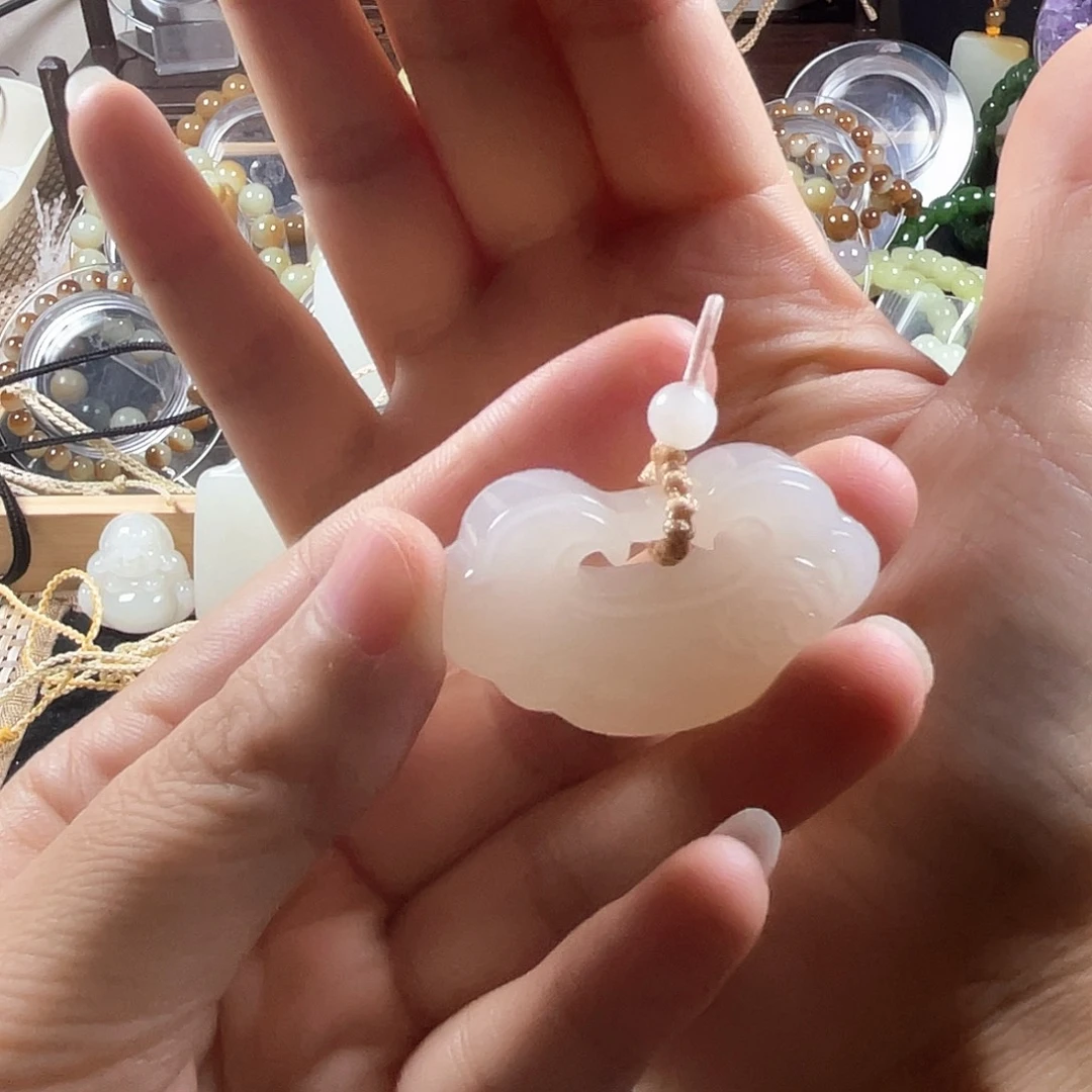 ****️颈饰未镶嵌和田玉