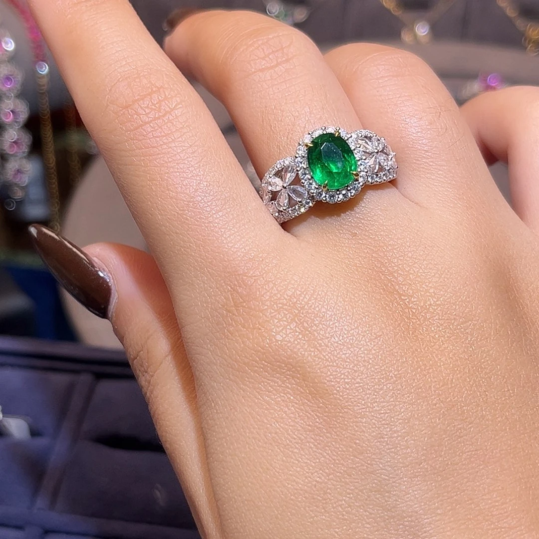 18K金镶嵌祖母绿戒指巴西产地 AIGS 极光绿