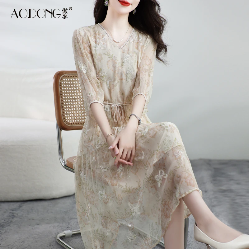 高端真丝连衣裙女刺绣甜美桑蚕丝收腰显瘦妈妈五分袖裙子仙气夏季