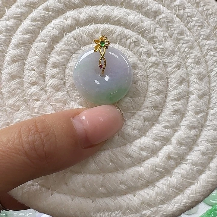翡翠未镶嵌颈饰春彩扣