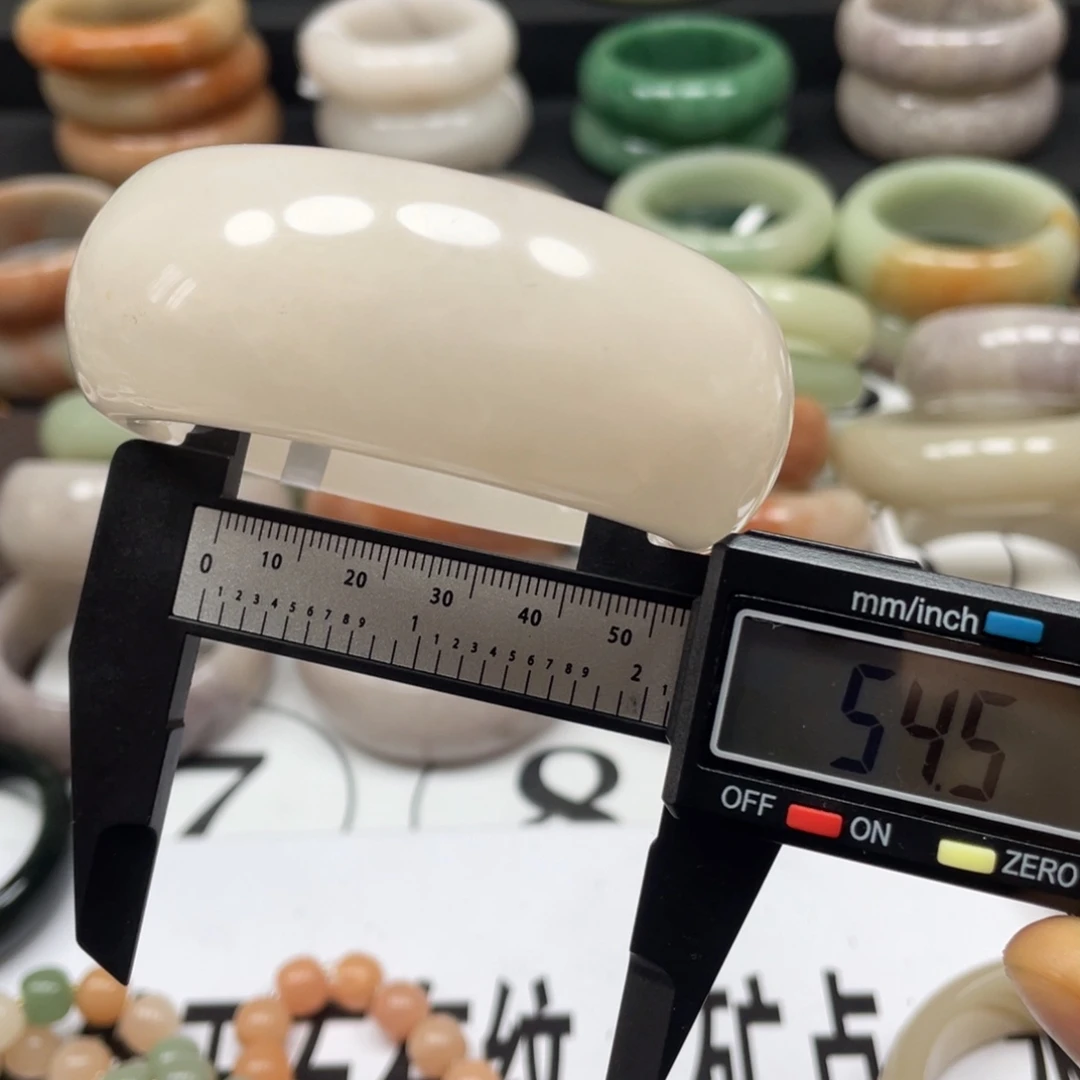 石英质玉未镶嵌手镯