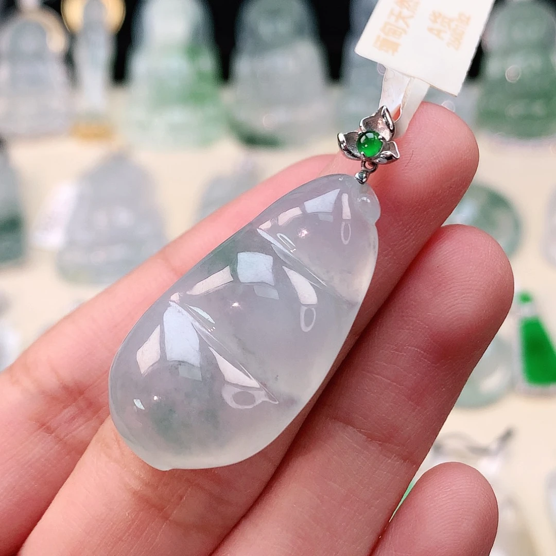 翡翠18K金镶嵌颈饰豆子