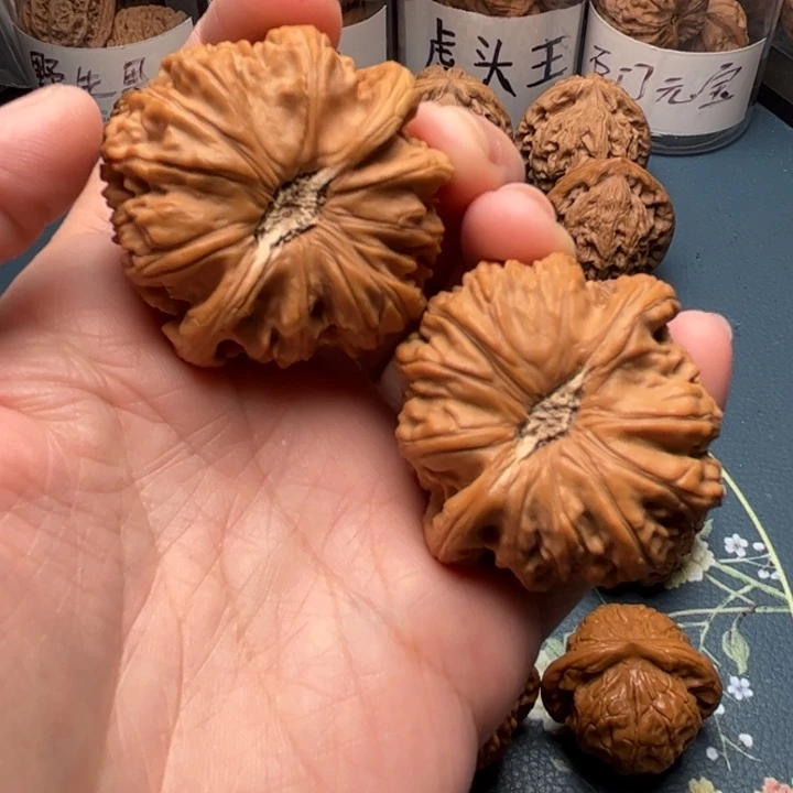 文玩核桃把件山***°44闷白