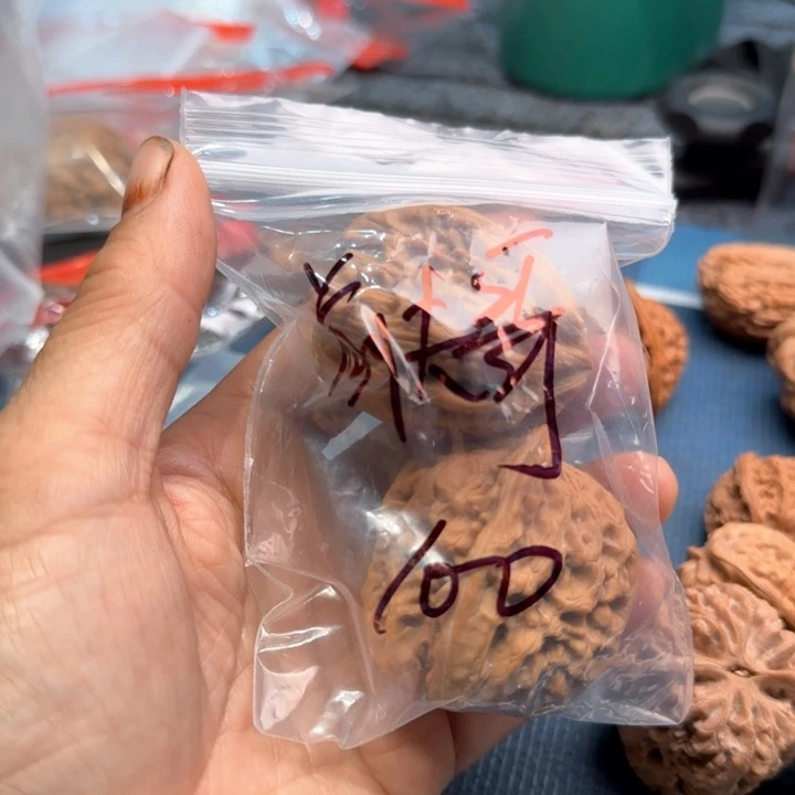 ****哥吊坠文玩核桃43红锦鲤尖黄特价
