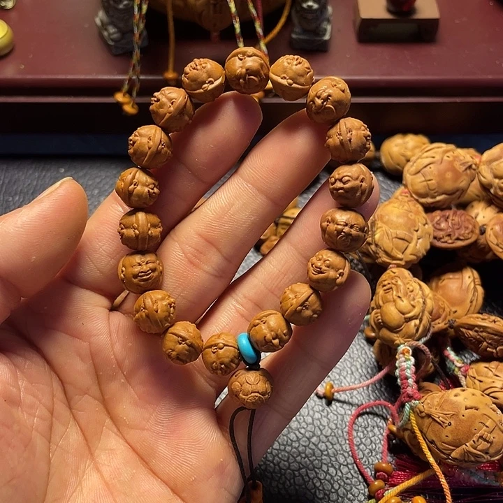 龙纹桃核雕刻双面百态